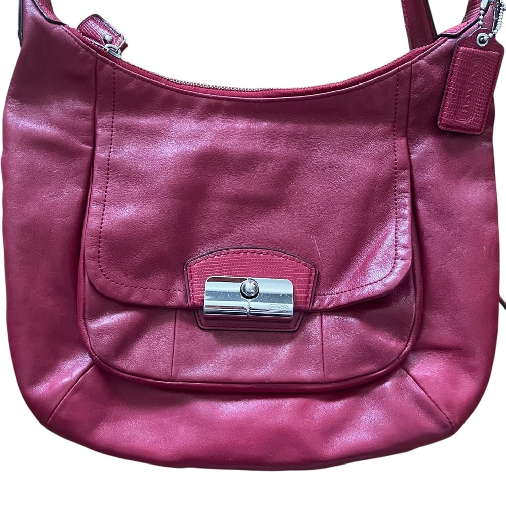 Coach Elegant Red Leather Shoulder Bag - Picture 3 of 4